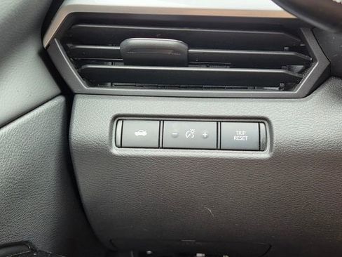 Used 2025 Nissan Altima 2.5 SR FWD image 36
