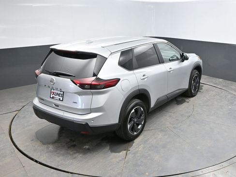 Used 2025 Nissan Rogue SV image 29