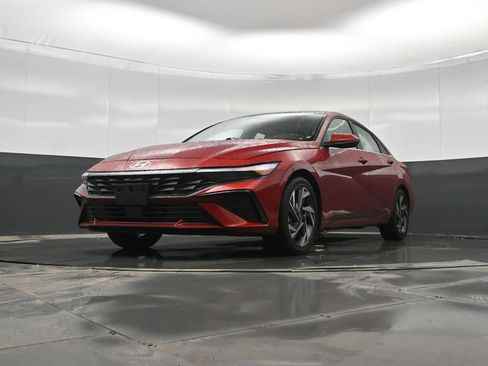 Certified 2025 Hyundai Elantra Limited image 34