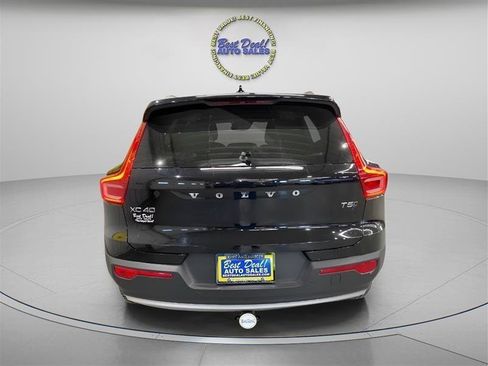 Used 2022 Volvo XC40 T5 Momentum AWD/4WD image 4