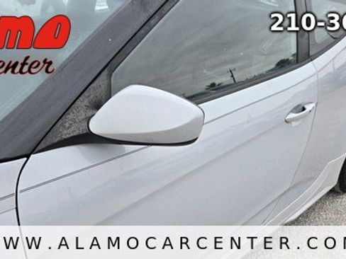 Used 2013 Hyundai Veloster RE:MIX Edition FWD image 9