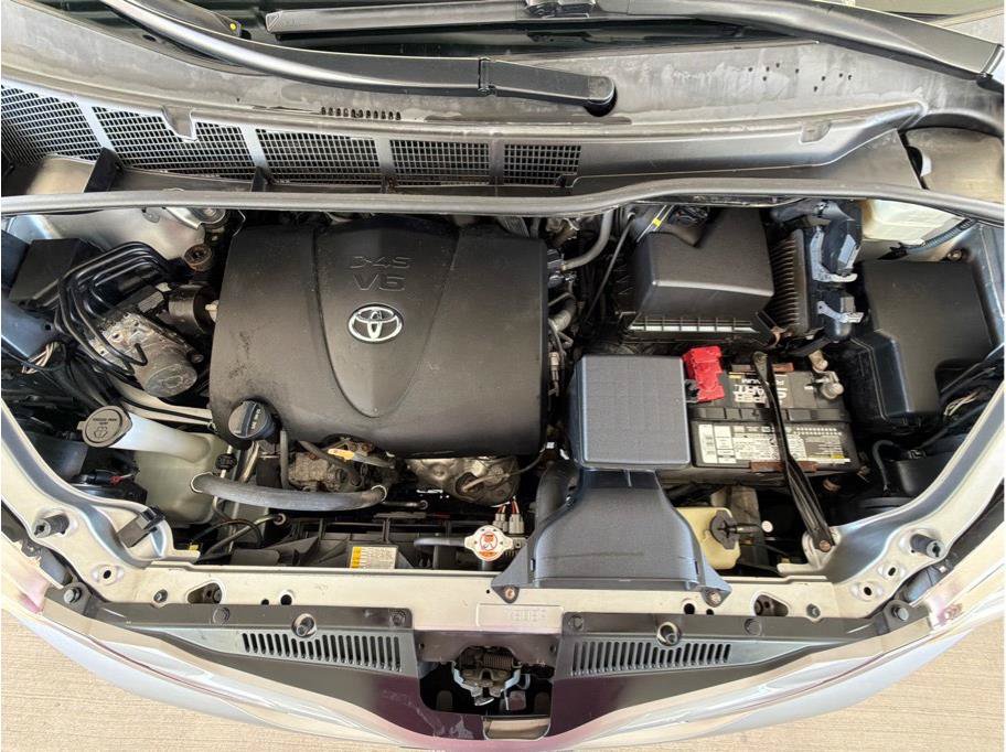 Used 2017 Toyota Sienna XLE w/ XLE Navigation Package FWD image 30