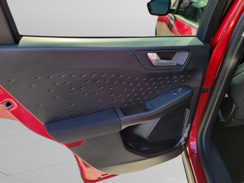 Used 2020 Ford Escape SE image 30