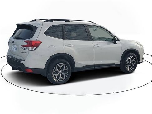 Used 2023 Subaru Forester Premium image 4