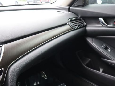Used 2020 Honda Accord EX image 29
