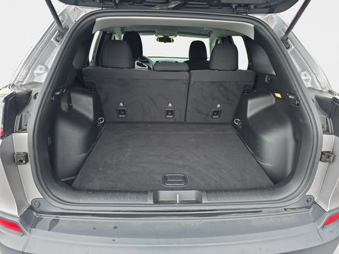 Used 2019 Jeep Cherokee Latitude w/ Cold Weather Group AWD/4WD image 22