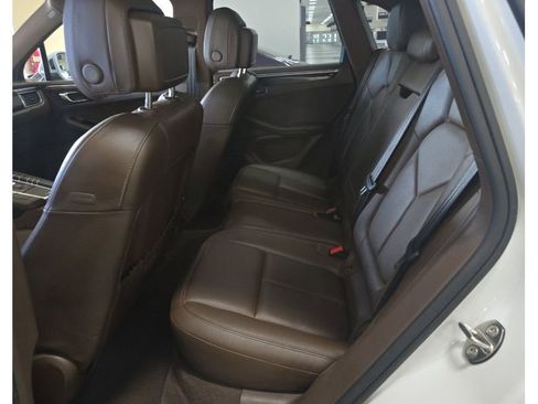 Used 2018 Porsche Macan S image 9