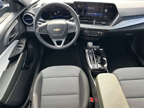 Certified 2024 Chevrolet Trax LT w/ LT Convenience Package image 19