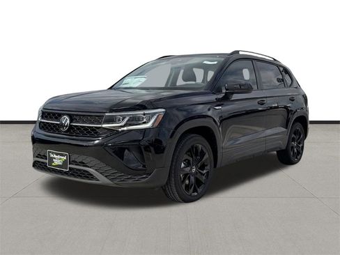 New 2024 Volkswagen Taos SE image 1