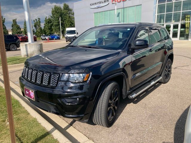 Used 2019 Jeep Grand Cherokee Altitude AWD/4WD image 2