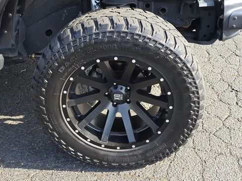 Used 2017 Jeep Wrangler Unlimited Rubicon AWD/4WD image 9