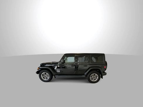 Used 2022 Jeep Wrangler Unlimited Sahara w/ Cold Weather Group image 5