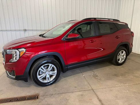 Used 2023 GMC Terrain SLE w/ Driver Convenience Package AWD/4WD image 2