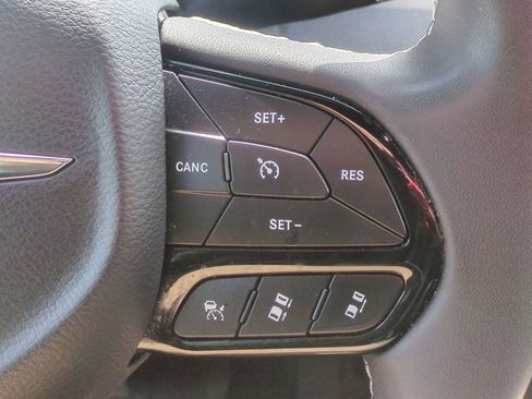 Used 2023 Chrysler Pacifica Touring-L w/ S Appearance Package image 15