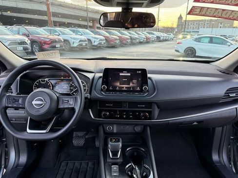 Used 2023 Nissan Rogue S image 9