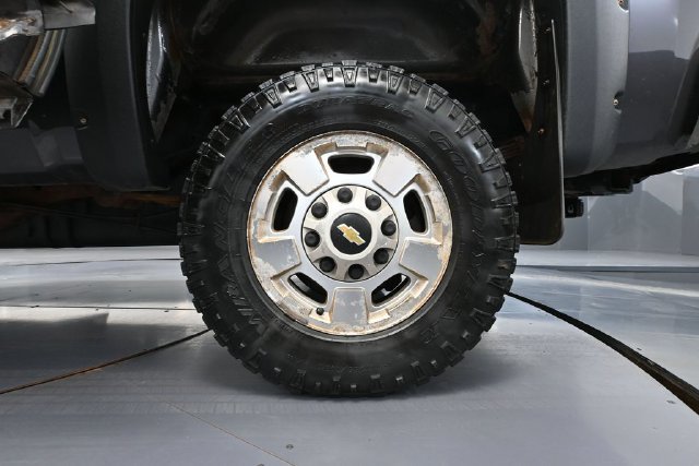 Used 2011 Chevrolet Silverado 2500 LT w/ Interior Plus Package AWD/4WD image 9