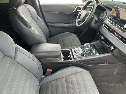 Used 2023 Mitsubishi Outlander SE Black Edition image 11