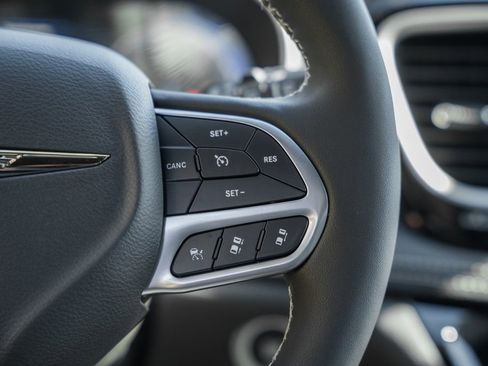 New 2026 Chrysler Pacifica Select image 24