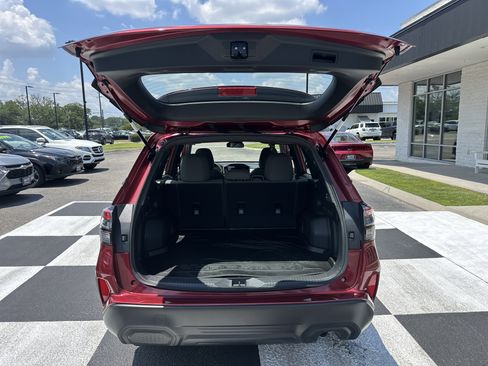 Used 2025 Subaru Forester AWD/4WD image 9