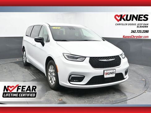 Used 2024 Chrysler Pacifica Touring-L image 1