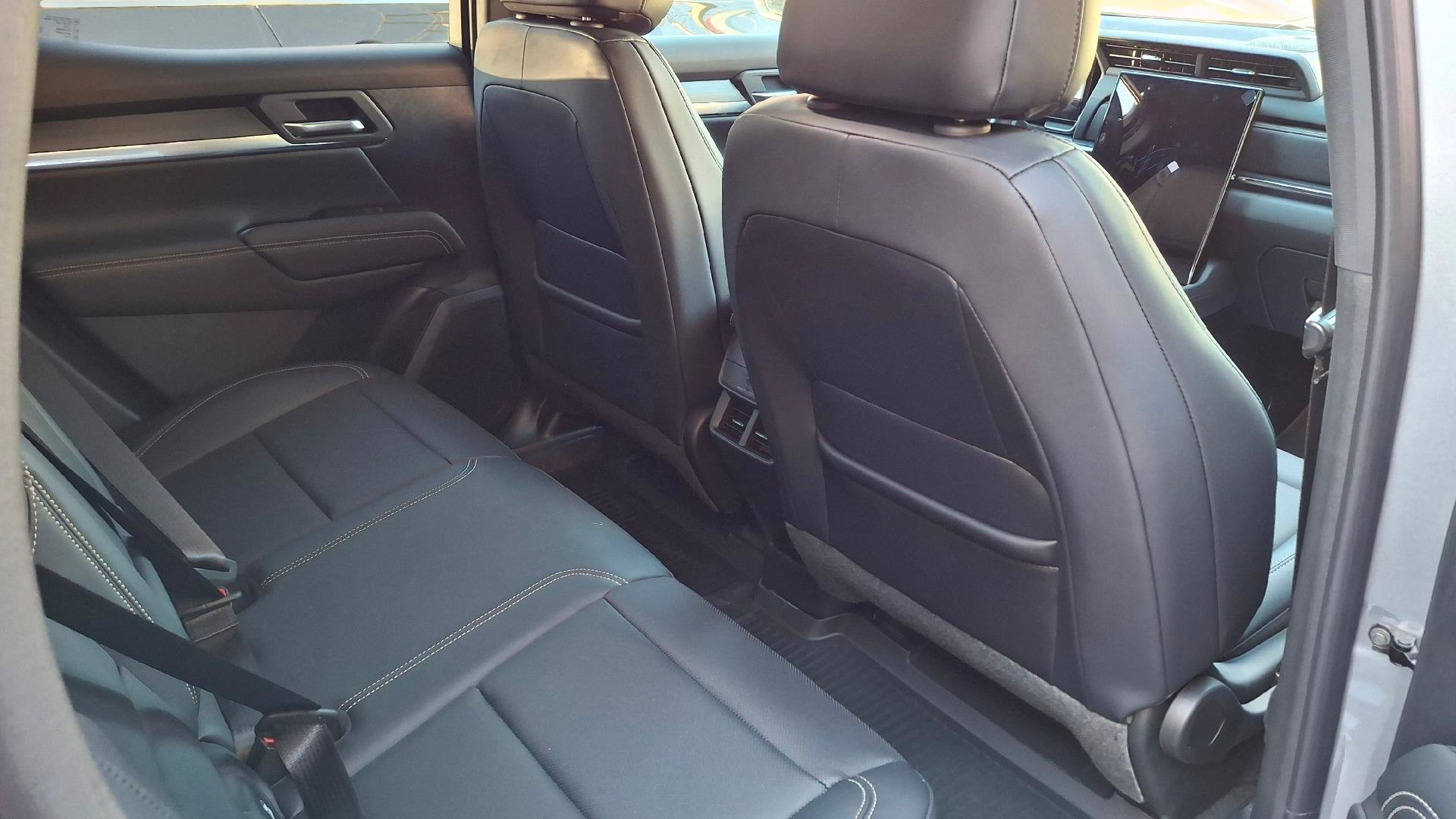 New 2027 GMC Terrain Elevation w/ Elevation Premium Package AWD/4WD image 10