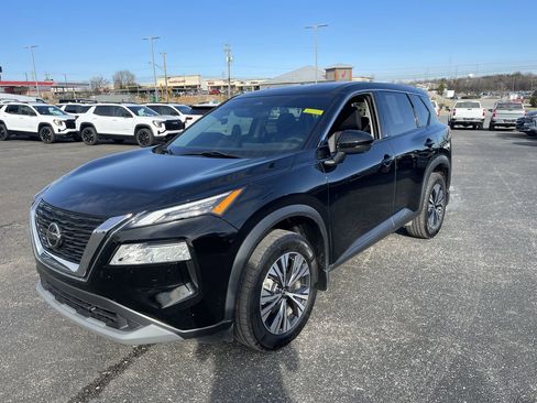 Used 2021 Nissan Rogue SV image 1