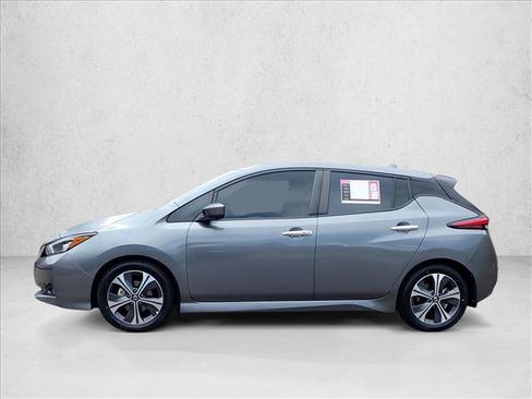 Used 2020 Nissan Leaf SV w/ SV Technology Package FWD image 2