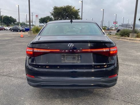 Used 2025 Volkswagen Jetta SE FWD image 6