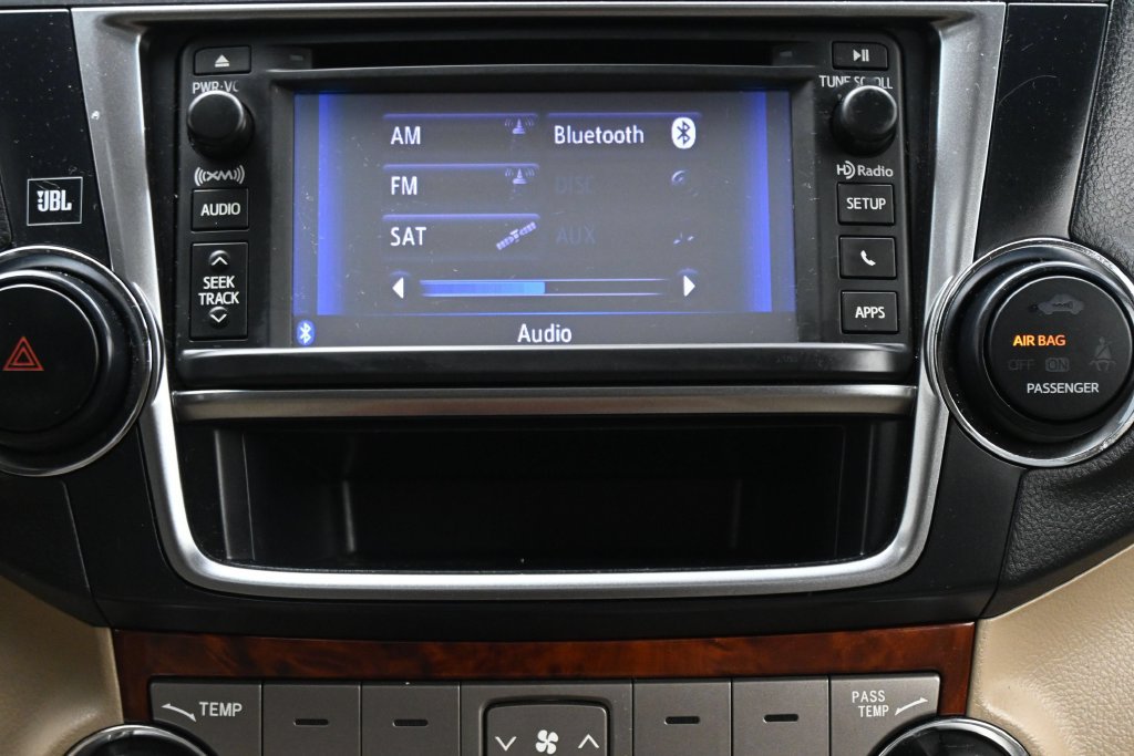 Used 2013 Toyota Highlander Limited AWD/4WD image 24