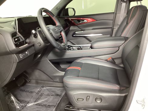 Used 2024 Chevrolet Traverse RS image 30