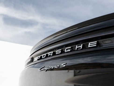 Certified 2025 Porsche Cayenne S AWD/4WD image 12