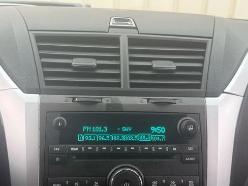 Used 2011 Chevrolet Traverse LT image 26