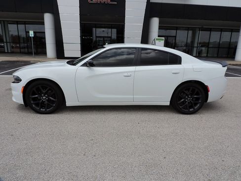 Used 2020 Dodge Charger SXT w/ Blacktop Package RWD image 8