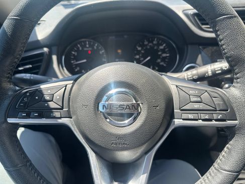 Used 2019 Nissan Rogue SV FWD image 8