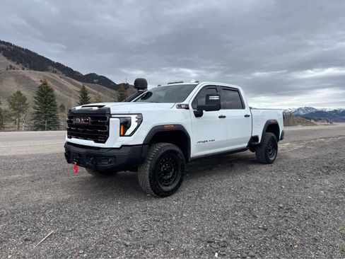 Used 2025 GMC Sierra 2500 AT4X w/ AT4X AEV Edition image 3