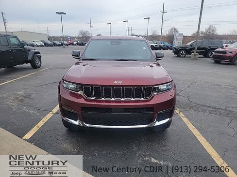 Used 2025 Jeep Grand Cherokee L Limited image 8