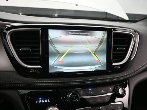 Used 2023 Chrysler Pacifica Limited w/ S Appearance Package image 35