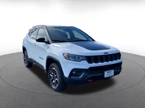 Used 2025 Jeep Compass Trailhawk image 1