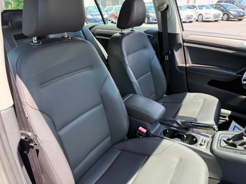 Used 2015 Volkswagen Golf S FWD image 40