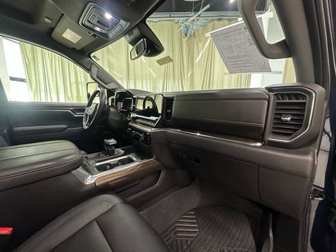 Used 2023 Chevrolet Silverado 1500 LT Trail Boss w/ Convenience Package II image 21