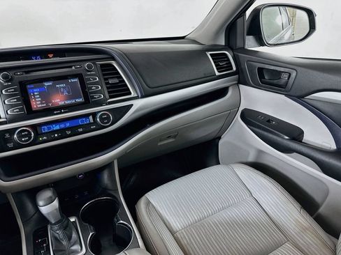 Used 2015 Toyota Highlander Plus AWD/4WD image 22
