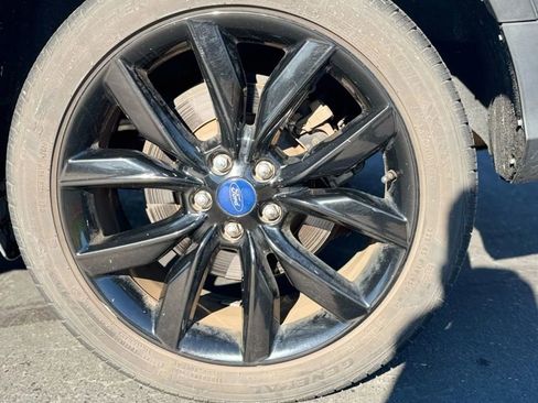 Used 2018 Ford Escape SE w/ SE Sport Appearance Package image 24