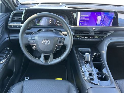Used 2025 Toyota Crown Platinum image 10