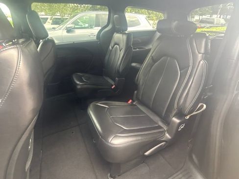 Used 2025 Chrysler Pacifica Select FWD image 16
