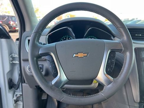 Used 2014 Chevrolet Traverse LT image 13