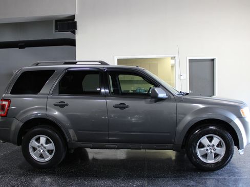 Used 2010 Ford Escape XLT FWD image 2