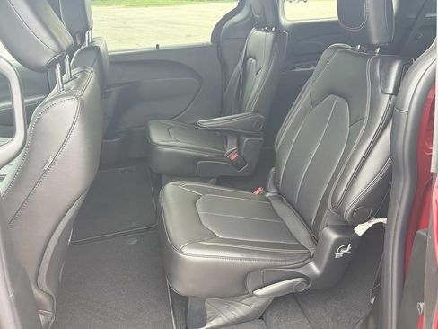 New 2027 Chrysler Pacifica Select AWD/4WD image 21