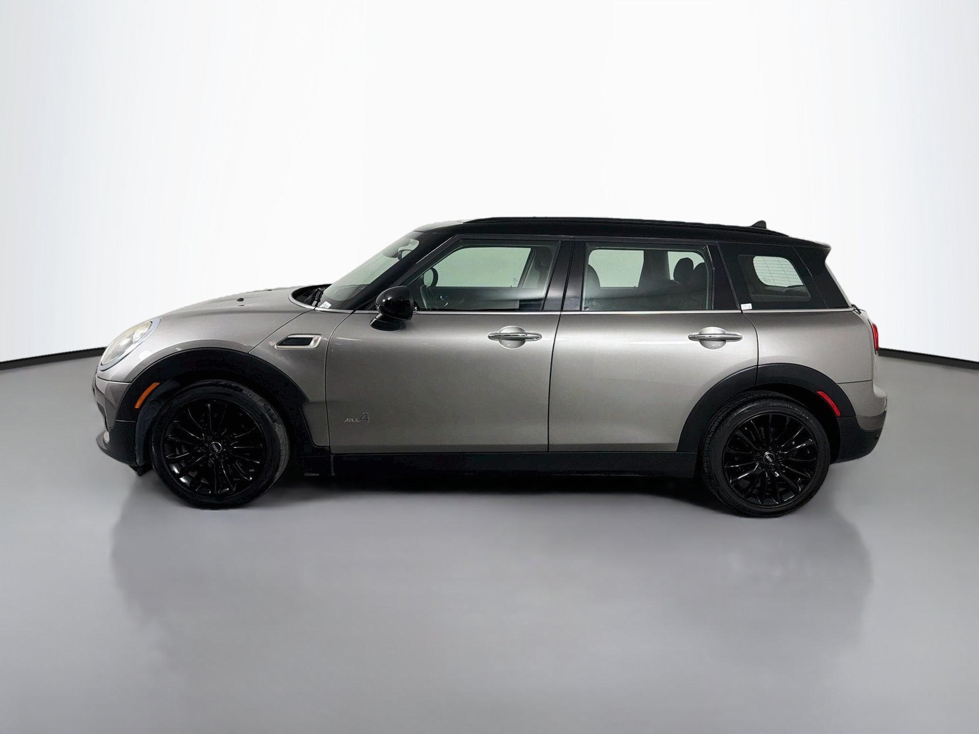 Used 2019 MINI Cooper Clubman ALL4 AWD/4WD image 9