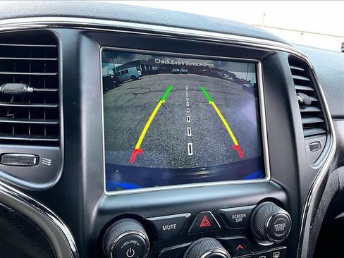 Used 2018 Jeep Grand Cherokee Altitude AWD/4WD image 26