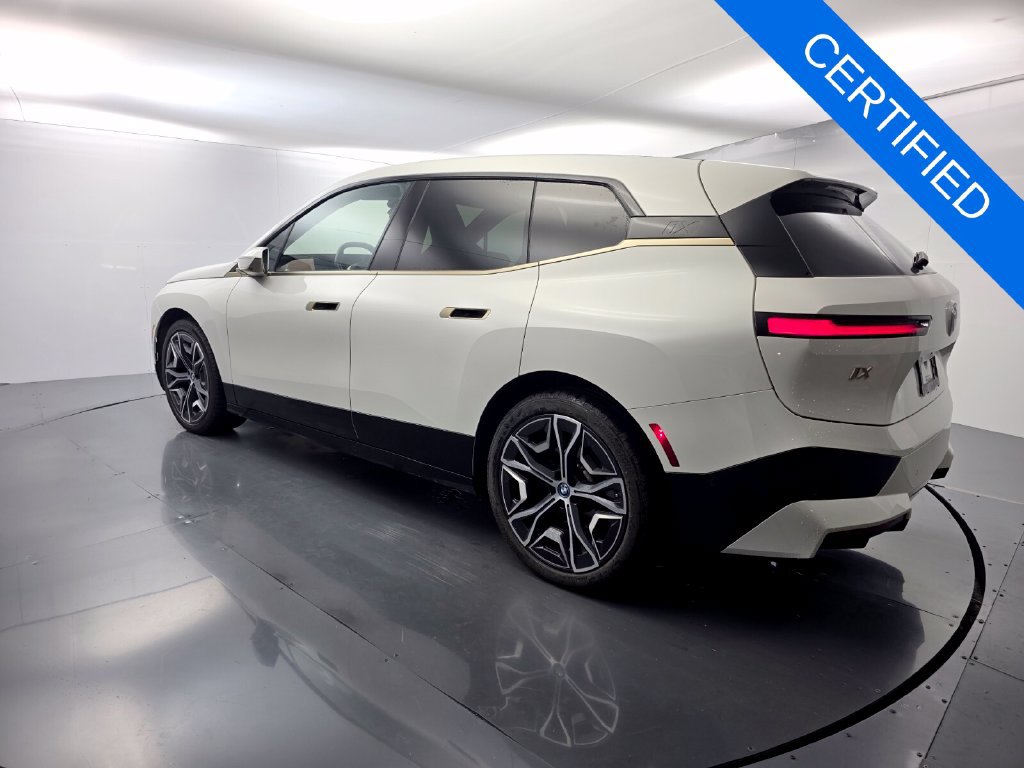 Certified 2022 BMW iX xDrive50 w/ Premium Package AWD/4WD image 6